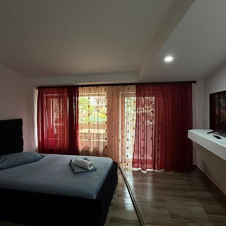 Pensiunea El Plazza Baile Herculane Ngoại thất bức ảnh