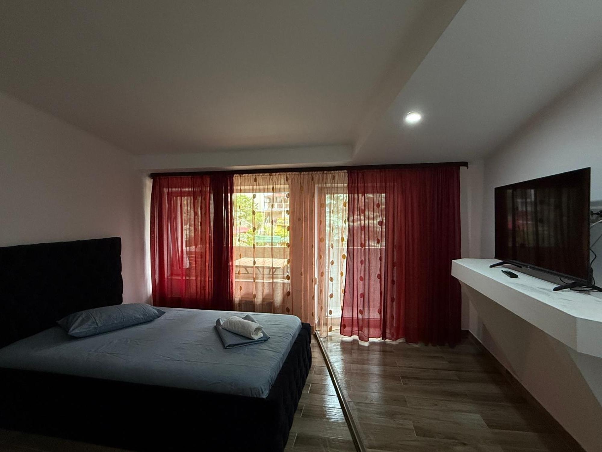 Pensiunea El Plazza Baile Herculane Ngoại thất bức ảnh