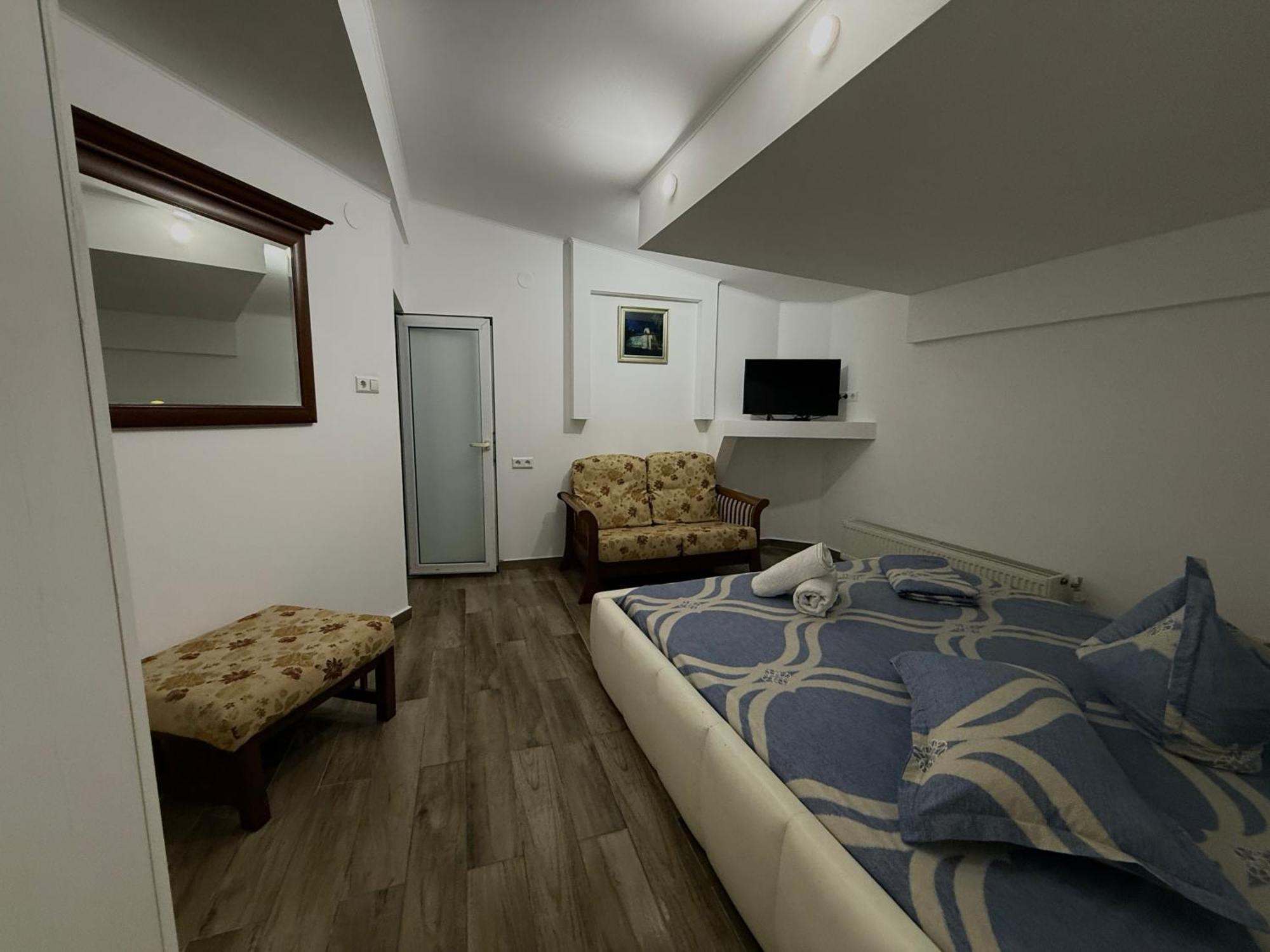Pensiunea El Plazza Baile Herculane Ngoại thất bức ảnh
