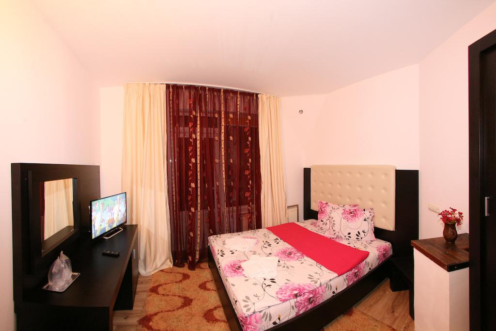 Pensiunea El Plazza Baile Herculane Ngoại thất bức ảnh